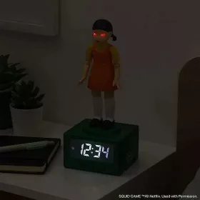Squid Game Young‑Hee digitális ébresztőóra