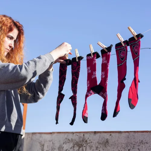 Sárkányok háza Red felnőtt hosszú szárú zokni 35/41