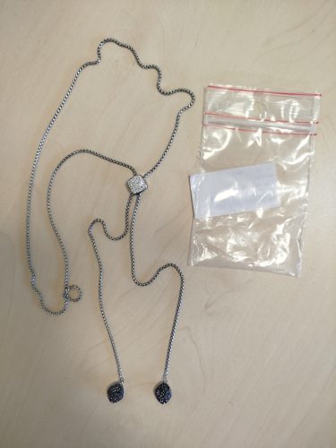 Victoria Ezüst színű fekete, fehér köves állítható nyaklánc